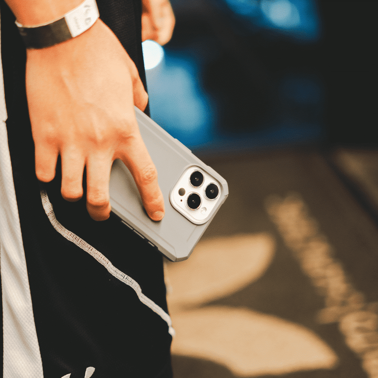 CASE UAG2 ESSENTIAL ARMOR MAGSAFE IPHONE 14 GRIS